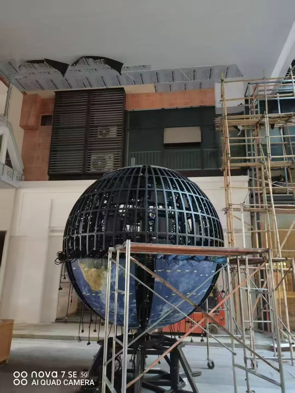 LO- Giant Outdoor LED Ball Display – Dia. 400 / 500 / 800 / 1200cm (13.1–39.4ft) | P5 | Custom 360° LED Ball Screen for Stadiums, Landmarks & Mega Projects