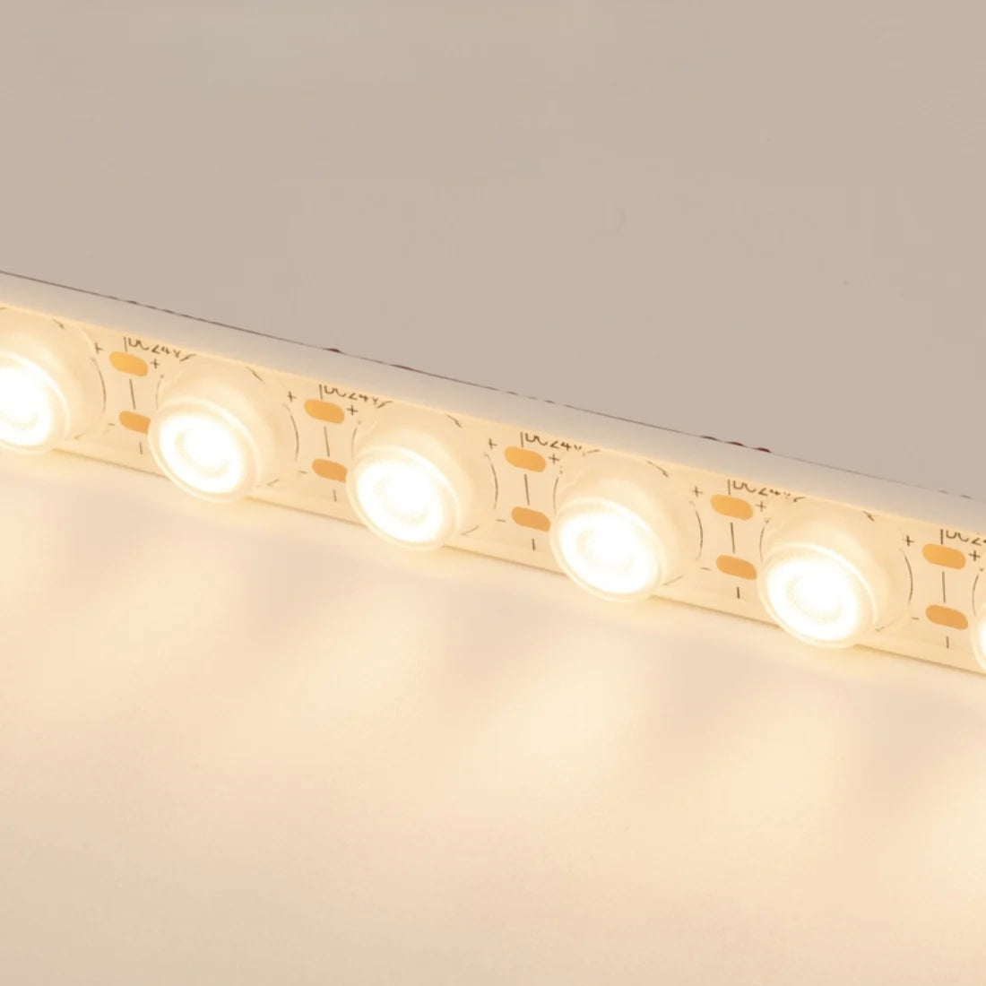 Waterproof Wall Washer LED Strip Light – DC 24V | 25° Beam Lens | 18W/m | 42 LEDs/m | IP67 Waterproof | 3000K / 4000K / 6000K / Red / Green / Blue / Yellow | Architectural Lighting | 50/500M